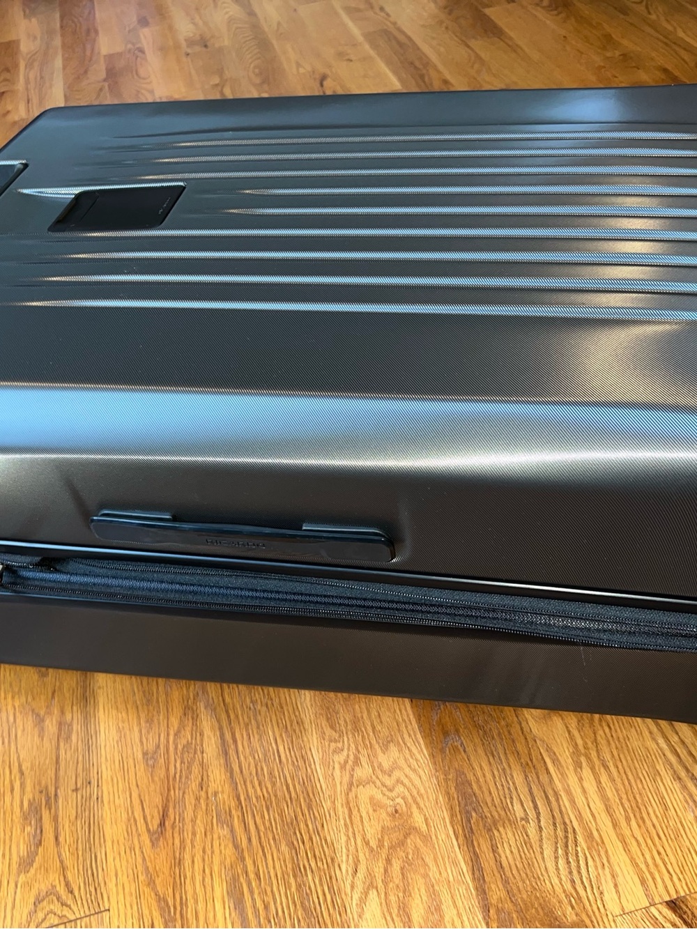 Hard Shell Rolling Suitcase in Gunmetal- Travel Luggage